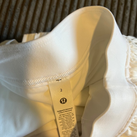 Lululemon Varsity High Rise Pleated Tennis Skirt Size 2 - Picture 3 of 3